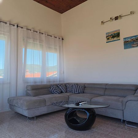 Apartmani Ljubica Kaštela Exterior foto